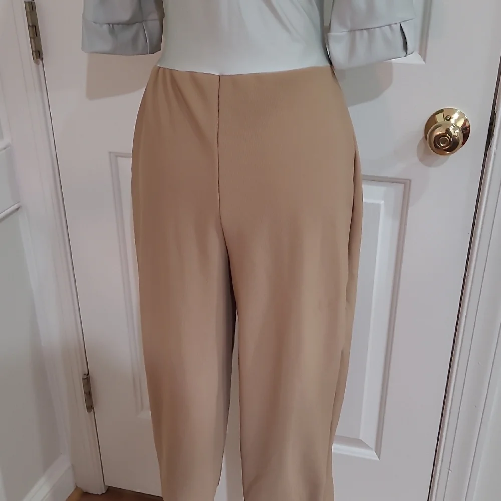 Awish Come True Two-Tone Women’s Jumpsuit in Light Gray and Tan - Picture 8 of 11